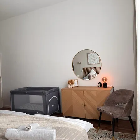 Geraeumiges 3 Raum-city-apartment -ost-2- Dusseldorf
