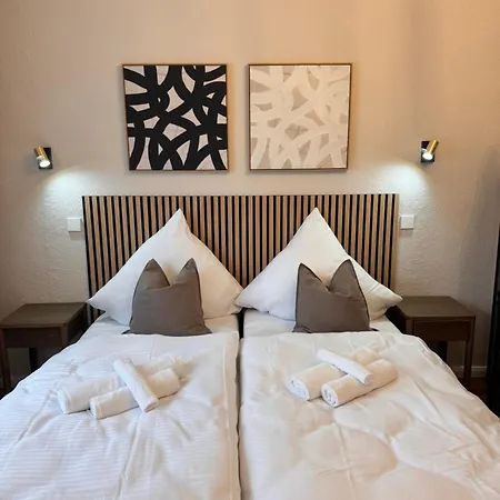 Geraeumiges 3 Raum-city-apartment -ost-2- Apartment Dusseldorf