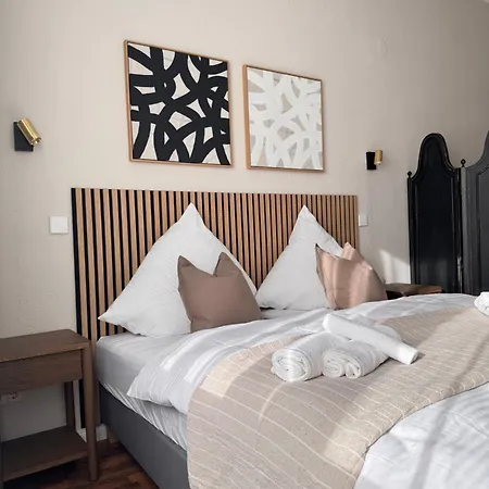 Geraeumiges 3 Raum-city-apartment -ost-2- Dusseldorf