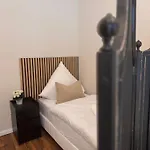 Geräumiges 3 Raum-city-apartment -ost-2- Düsseldorf