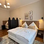 Apartment Geräumiges 3 Raum-city-apartment -ost-2- *