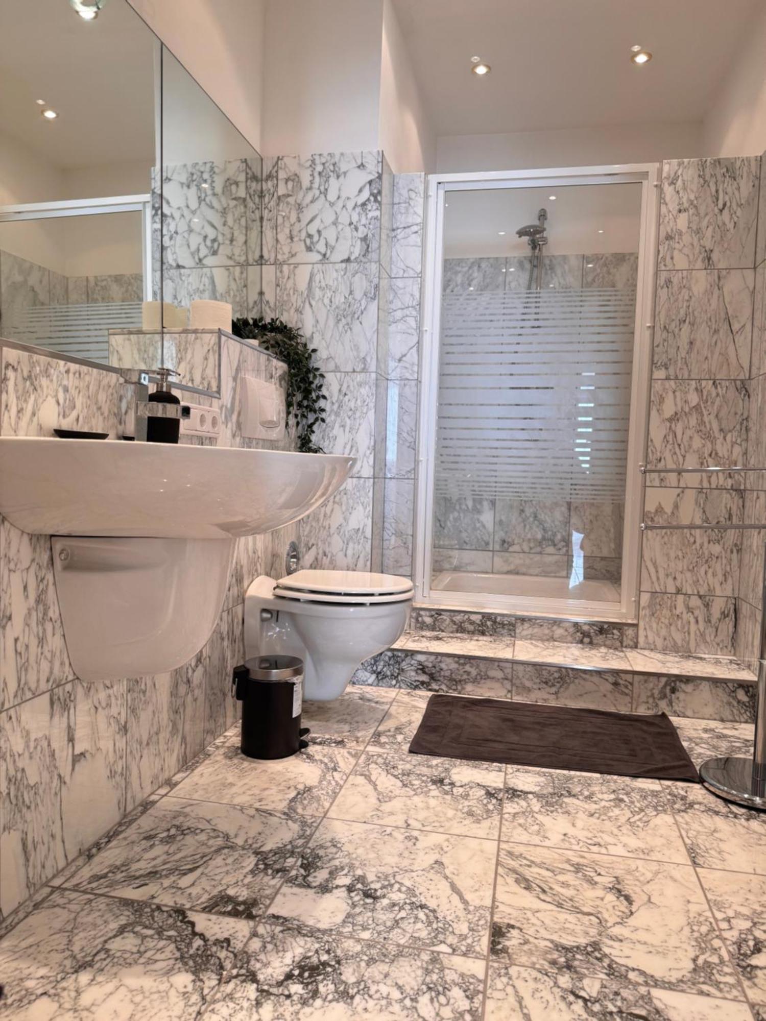 Geräumiges 3 Raum-city-apartment -ost-2- Düsseldorf