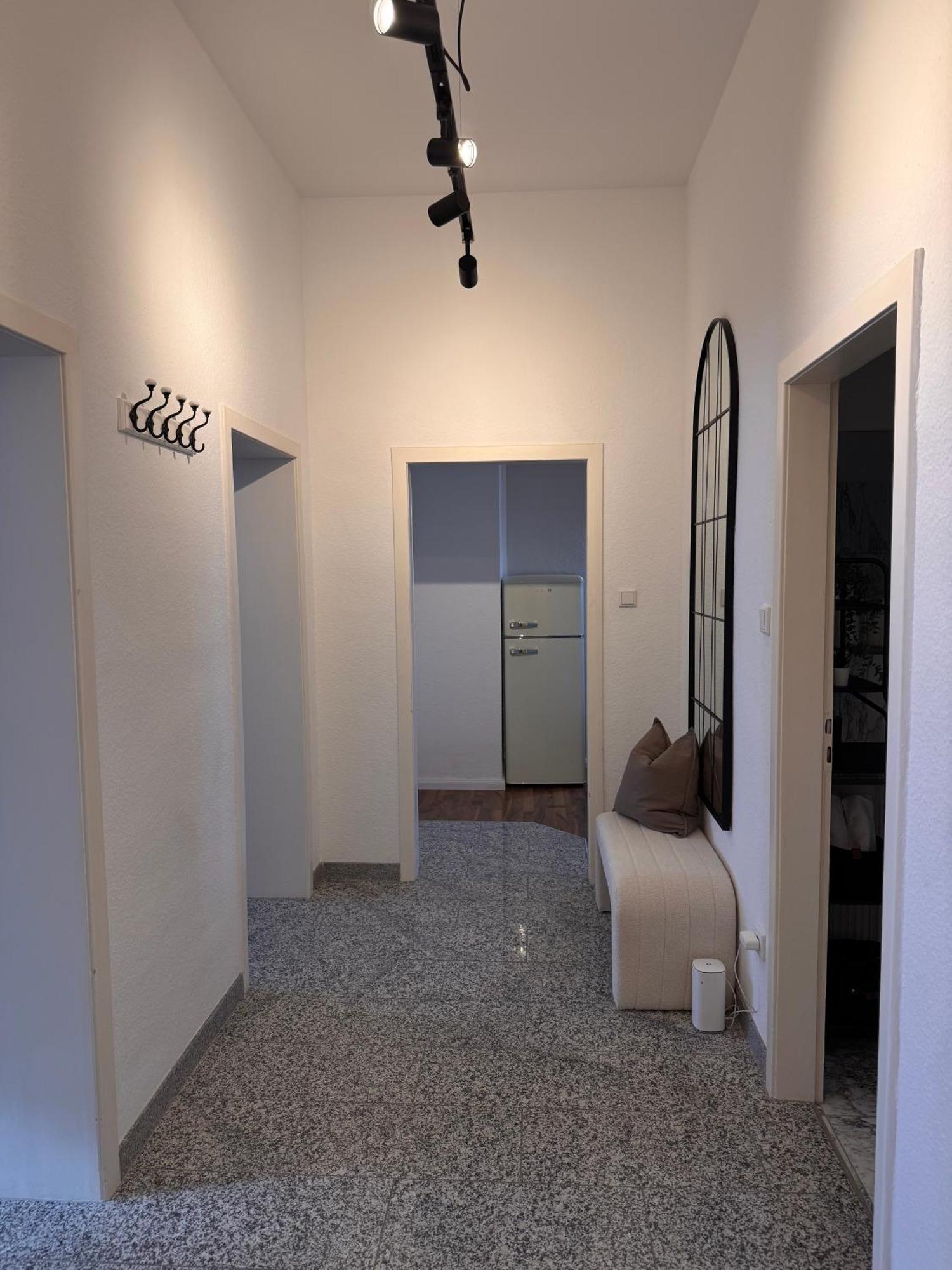 Apartment Geräumiges 3 Raum-city-apartment -ost-2- *