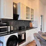Geräumiges 3 Raum-city-apartment -ost-2- Apartment