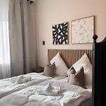 Geraeumiges 3 Raum-city-apartment -ost-2- Apartment