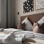 Geraeumiges 3 Raum-city-apartment -ost-2- Dusseldorf