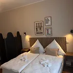Geraeumiges 3 Raum-city-apartment -ost-2- Dusseldorf
