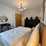Apartment Geraeumiges 3 Raum-city-apartment -ost-2- *