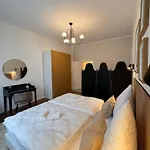 Geraeumiges 3 Raum-city-apartment -ost-2- * Dusseldorf
