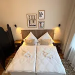Geraeumiges 3 Raum-city-apartment -ost-2- * Dusseldorf