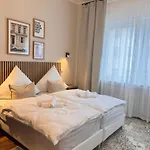 Geraeumiges 3 Raum-city-apartment -ost-2- Dusseldorf