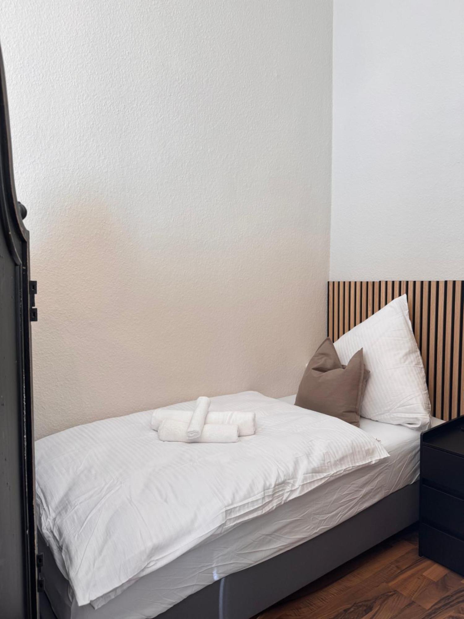 Apartment Geraeumiges 3 Raum-city-apartment -ost-2- Dusseldorf